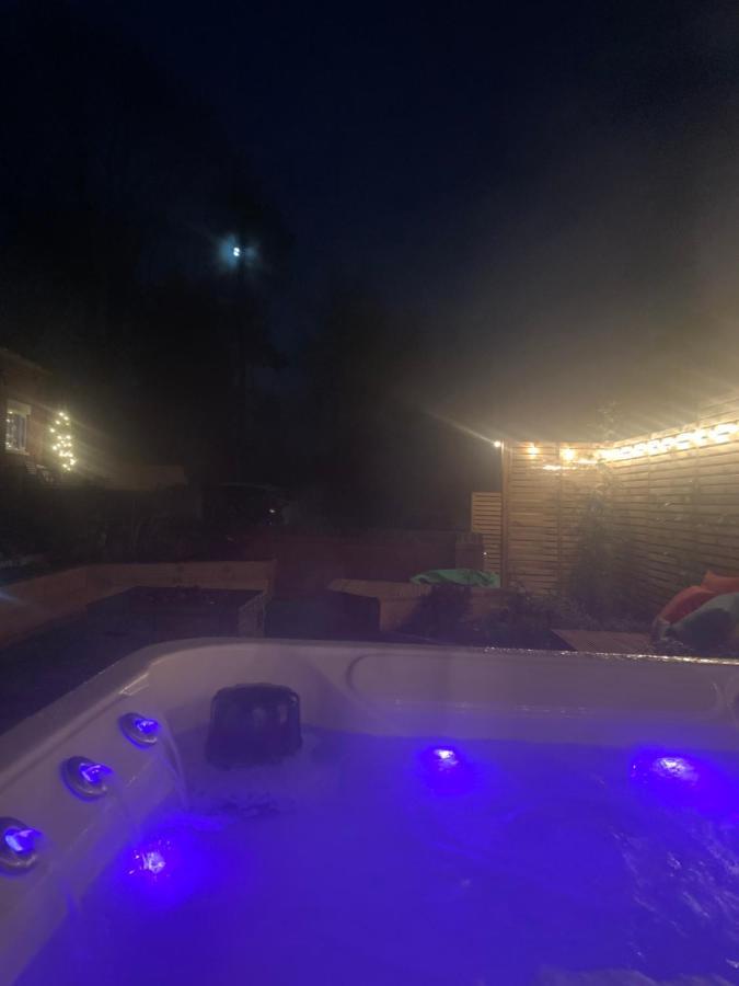 Fantastic Location, Annexe With Hot Tub * Warmingham