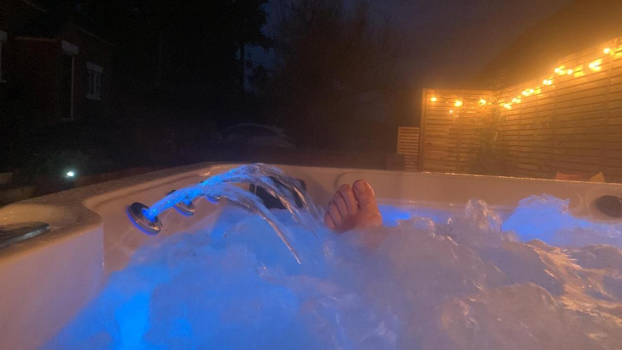 Fantastic Location, Annexe With Hot Tub * Warmingham
